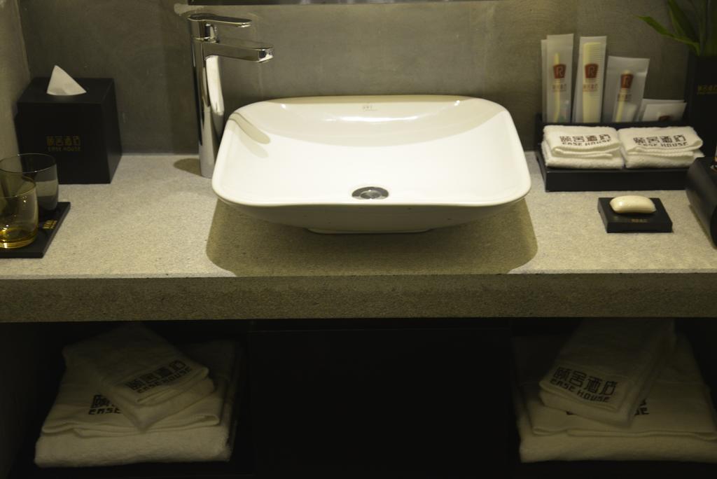 Ease House Luoyang Hotel Луоян Стая снимка