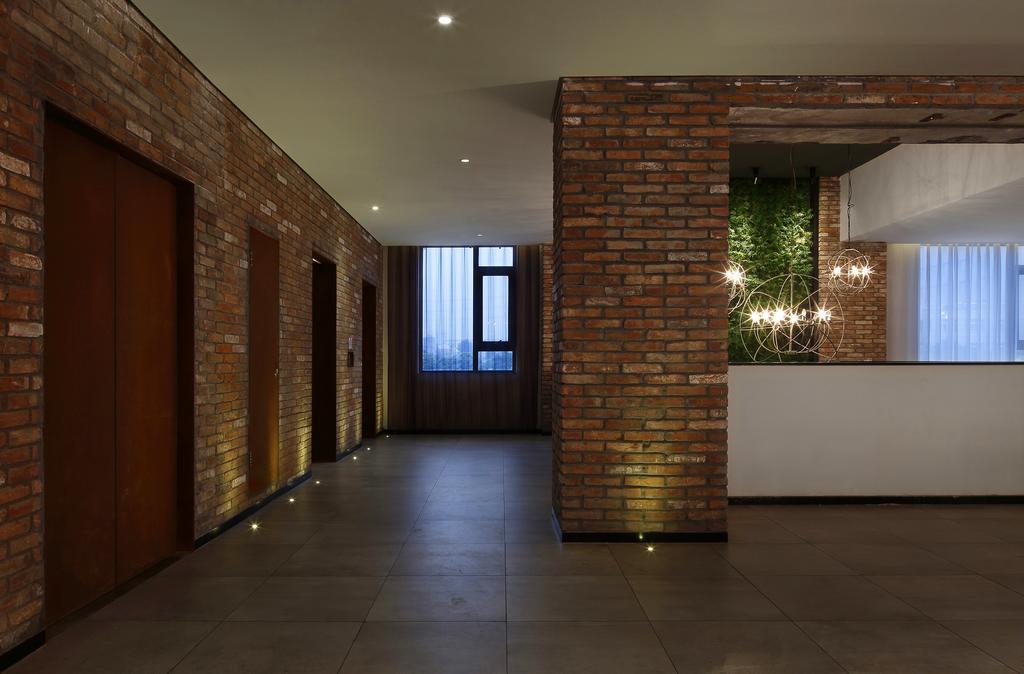 Ease House Luoyang Hotel Луоян Екстериор снимка