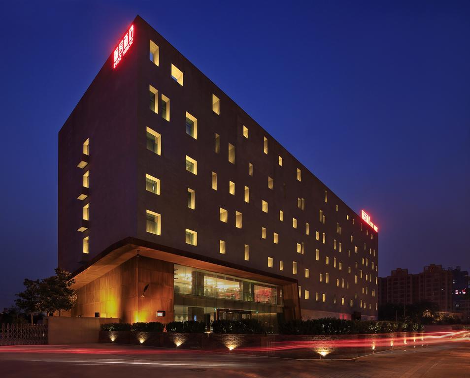 Ease House Luoyang Hotel Луоян Екстериор снимка